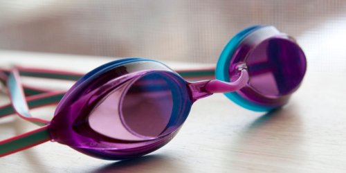 A photo of swimming goggles