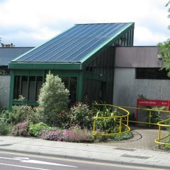 Photo of the outside of Low Fell Library